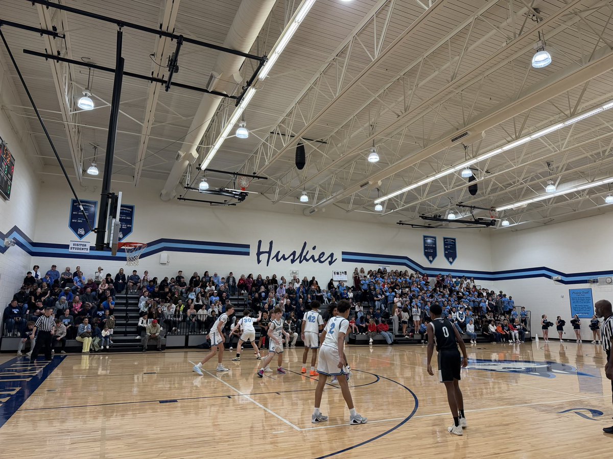 DrJonesPRT's tweet photo. This gym is on 🔥 tonight 🙌
Let’s go, Huskies!! 💙🖤 https://t.co/UVPLqmQyT2