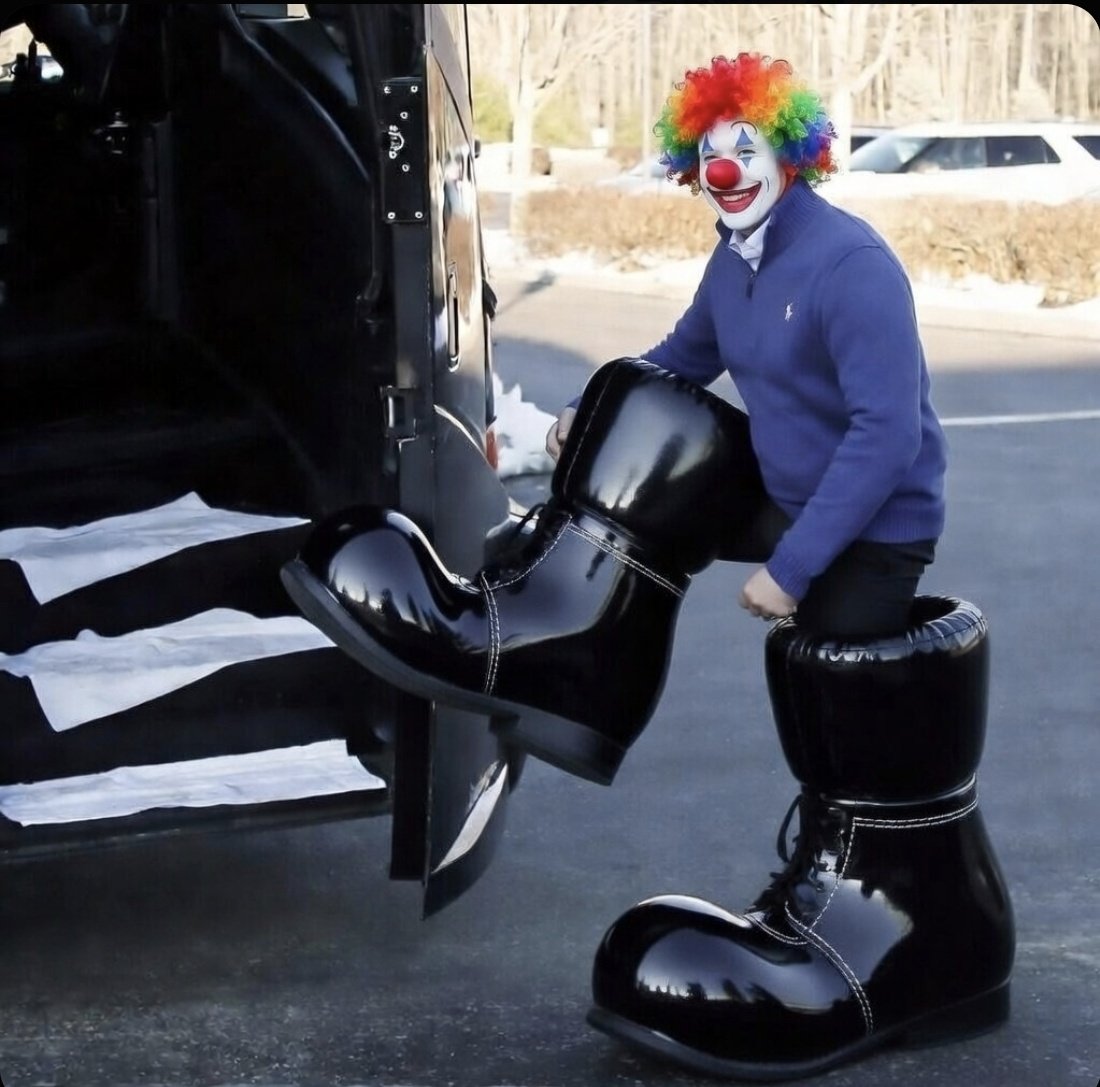 #MarcoRubio walking to work. #MAGA