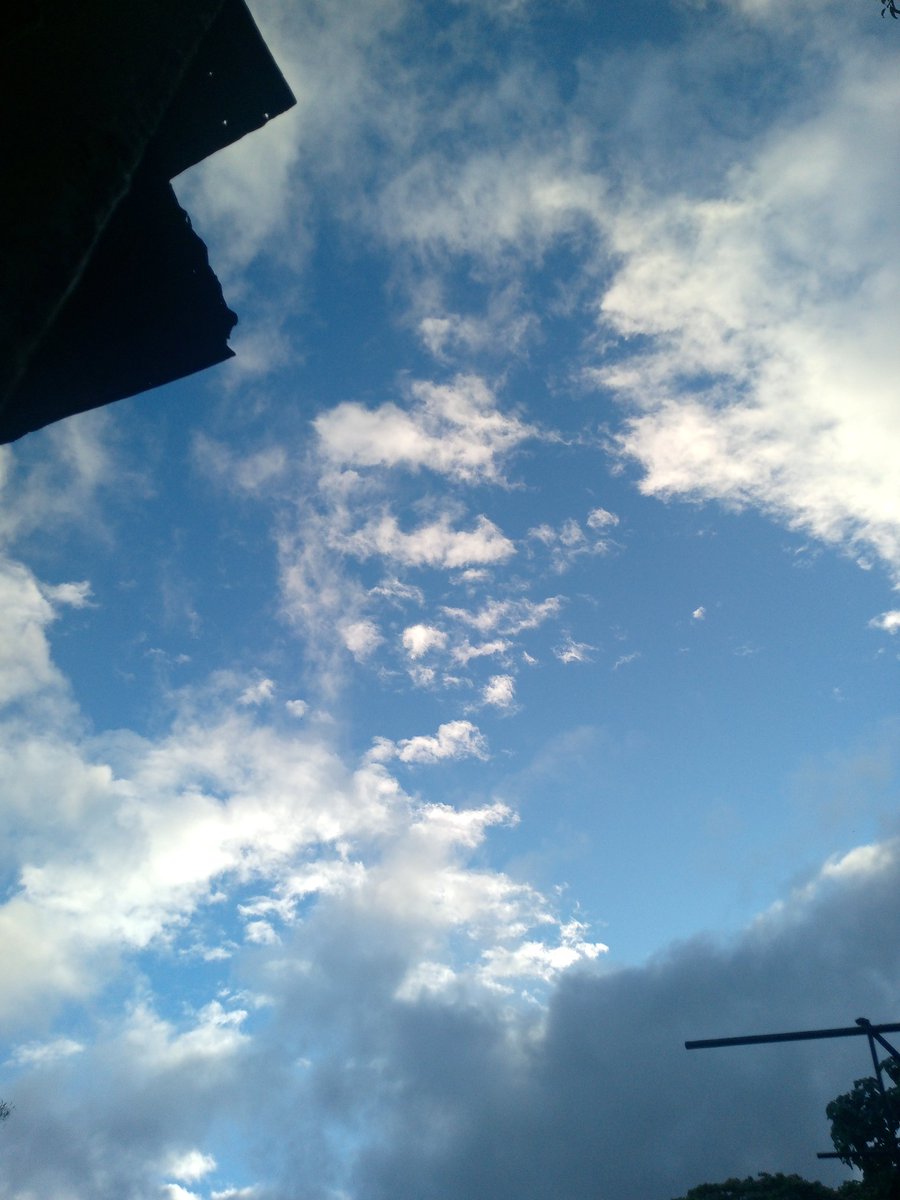 erika_milante's tweet image. Blue skies remind me that each day is a fresh start..☁️💙🩵

#Labanlang