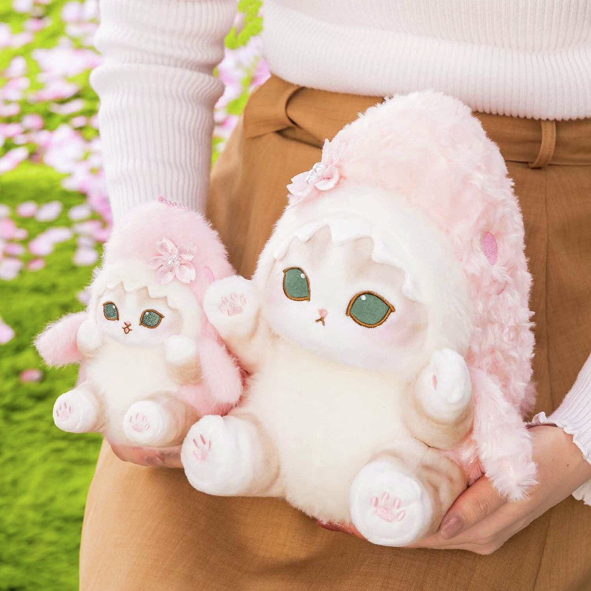 本日このあと11時から⏱／ #mofusand の新商品がいよいよ発売🦈 桜色の