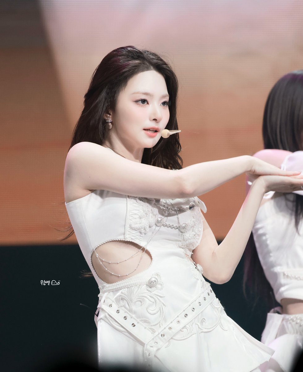260228 앵콜콘서트 이나경 2p

#프로미스나인 #이나경 #fromis_9 #LeeNagyung