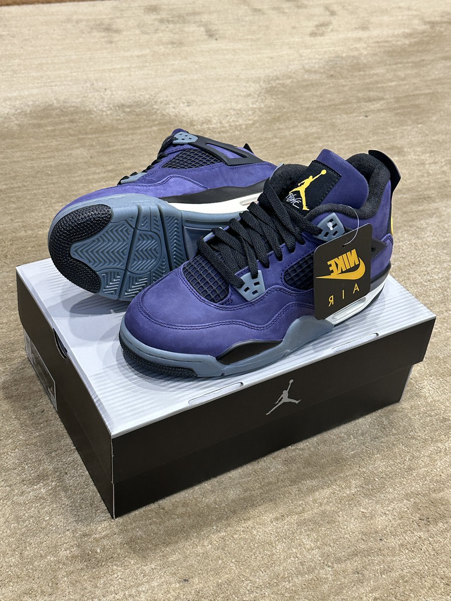 SNKRVisionista's tweet photo. Fresh out the box and straight into the spotlight — the Jordan 4 Lakeshow just joined my collection! 10/10 I highly recommend 🔥🔥🔥

#jordans #jordan4 #jordan4lakeshow #jordan4lakers #sneakers #sneakerhead #sneakerheads #sneakerenthusiast #sneakerheadlife #sneakervisionista https://t.co/klRwMaL6FB
