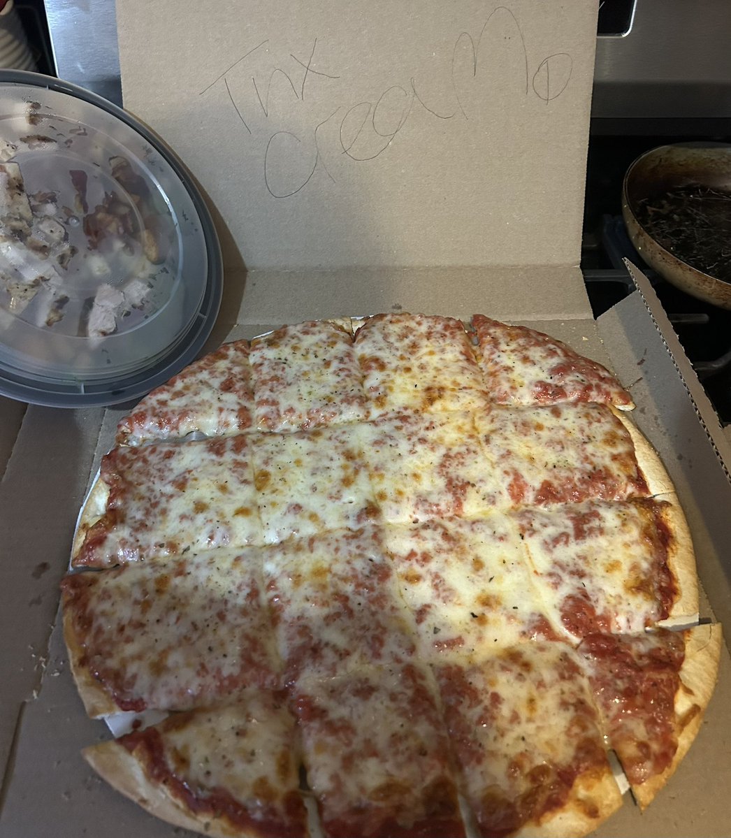 Cream sleeve tweet media