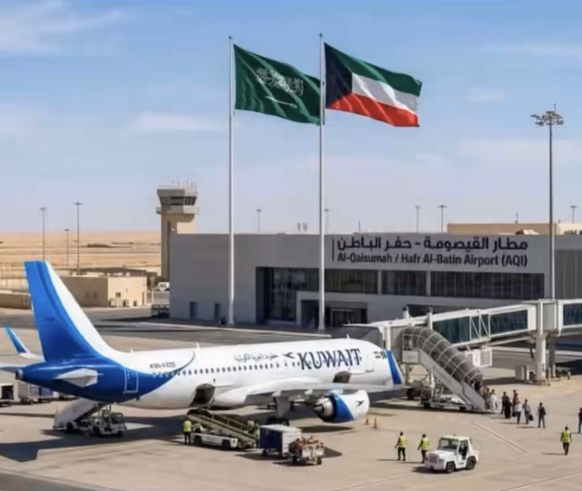 السعودية ترفع علم الكويت في مطار حفر الباطن 

دمعت عيني الله..🥹

الله لا يخلينا منكم عز وفخر ..🇰🇼❤️🇸🇦
.