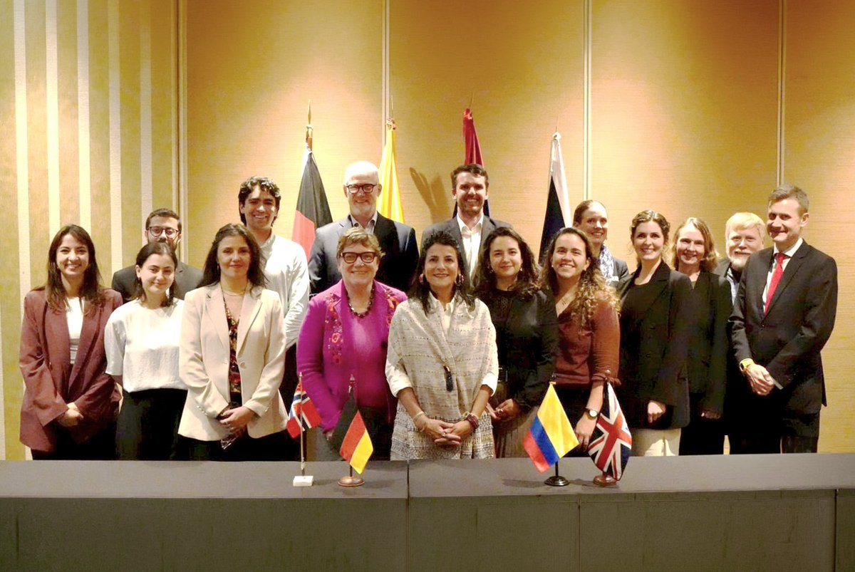 APCColombia's tweet photo. 🧵| ¡Gran noticia para la Amazonía 🇨🇴!

Colombia renueva su alianza con Alemania 🇩🇪, Noruega 🇳🇴 y Reino Unido 🇬🇧 hasta 2030 para avanzar, con cooperación internacional, en la protección de los bosques y la biodiversidad del país. 🌲🫱🏼‍🫲🏾🦋

🧐 ¿Qué hitos marcamos con esta alianza?👇🏾 https://t.co/HadFFFezlE