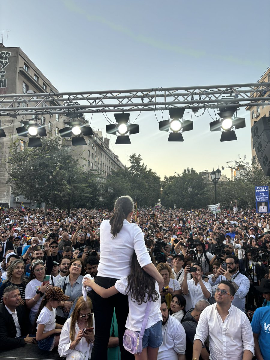 Por nuestros hijos! 
Por nuestras familias! 
Por el reencuentro! 

HASTA EL FINAL!