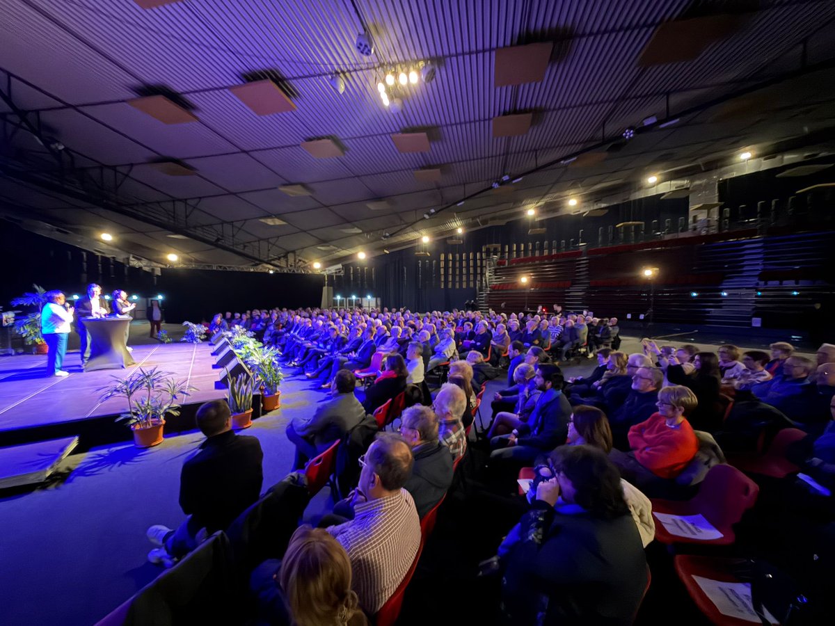 Superbe soirée autour de ⁦<a href="/samiasoultani/">Samia Soultani</a>⁩ ce soir  à la Salle polyvalente de #Laval… Ambiance chaleureuse avec de nombreux jeunes qui sont un espoir pour #LAVAL ! Dimanche VOTONS 🗳️pour ⁦la liste de Samia Soultani #MERCI 🙏🙏🙏