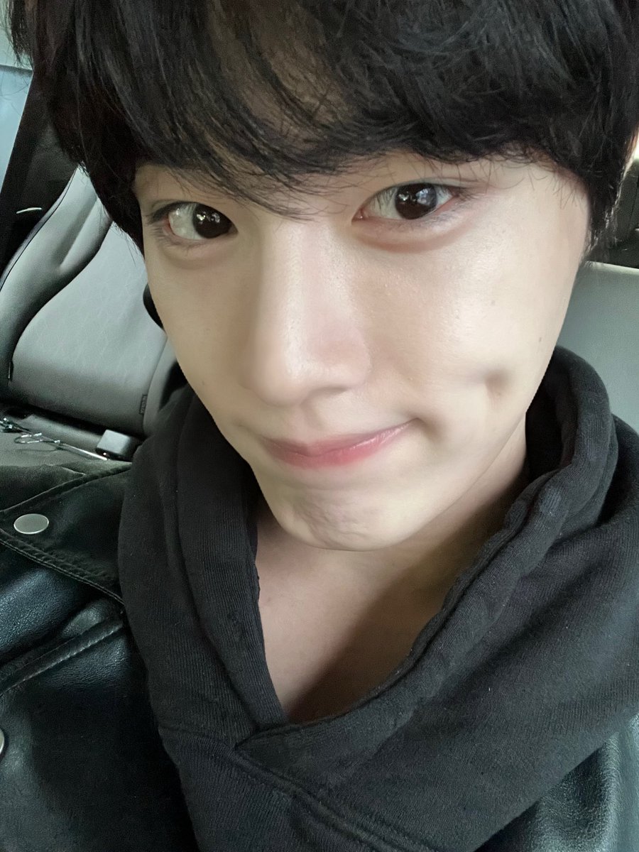 mypinkmelo's tweet photo. oh my. that’s aegi https://t.co/dn8a4TSLHU