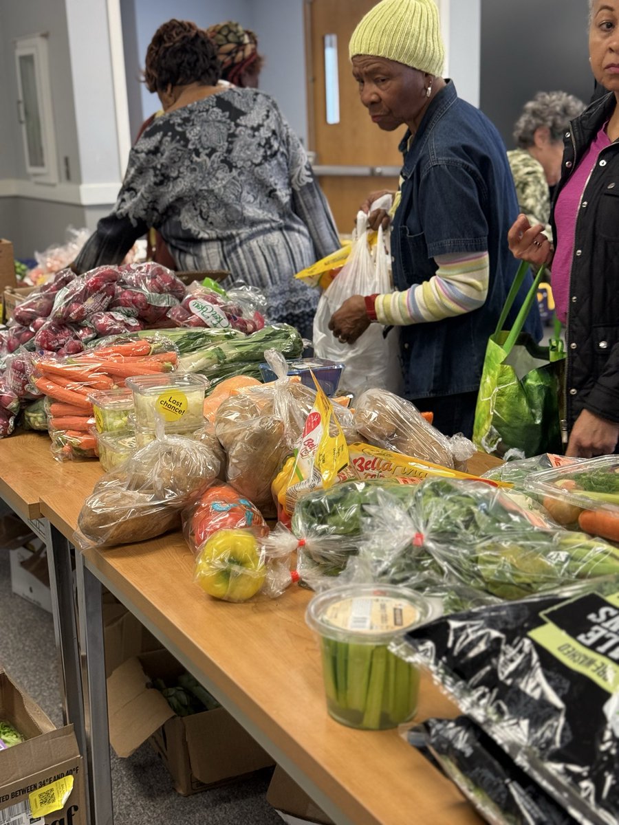 SenTonyWilliams's tweet image. On Tuesday, we partnered with Caring for Friends and Darby Township to host a free food giveaway at the Darby Township Community Center. It was great to see neighbors come together and ensure families across our community had access to fresh, healthy food.

#CommunityFirst