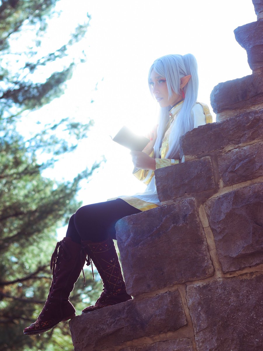 Missed ya’ll 🫂
Enjoy my Frieren cosplay :) more content coming <3