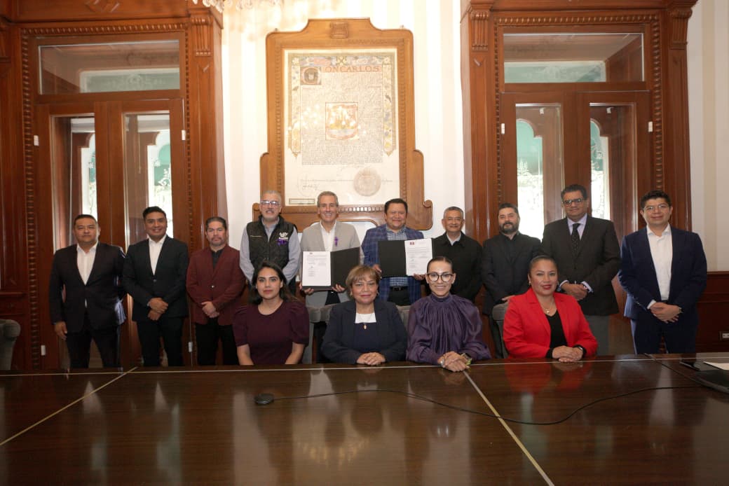 24HorasPuebla's tweet photo. 📊💼 Aumento salarial para trabajadores municipales en Puebla
El Gobierno de la Ciudad de Puebla, encabezado por @pepechedrauimx , firmó el Convenio de Revisión Salarial 2026 con el sindicato municipal.
#Puebla #24HorasPuebla
 
 Aquí más información👇
https://t.co/9YUaAmvptU https://t.co/XMTd1LQIMm