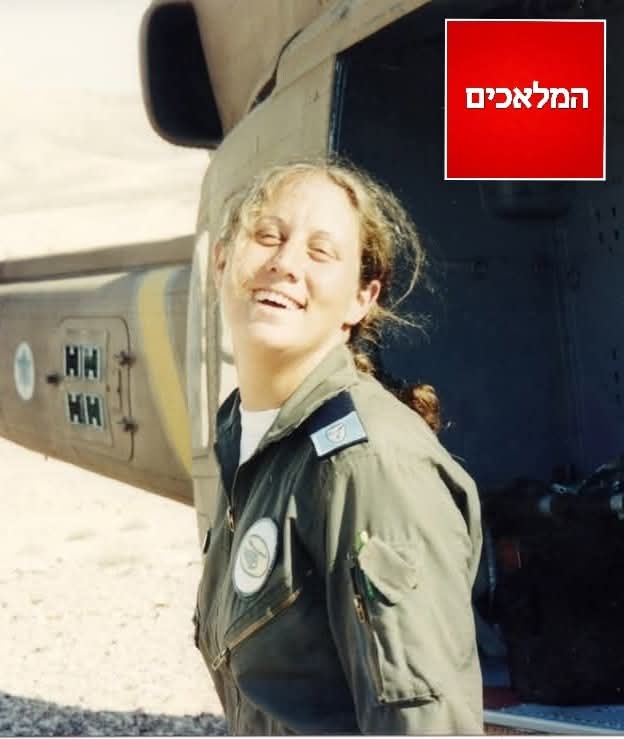 המלאכים
<a href="/Hamalachim/">המלאכים</a>
Traducido del hebreo
Una madre escribe: Mi hija Keren, mi heroína. Cayó en batalla en el sur del Líbano. 😪 No la olviden. 💔🇮🇱
Compártanla para recordarla. 🙏