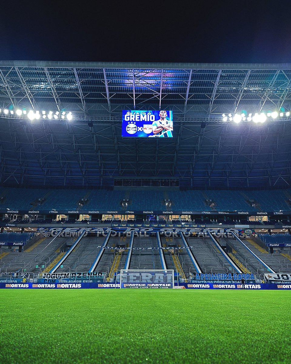 Gremio's tweet photo. NOITE DE GRÊMIO! 🇪🇪 A nossa quinta-feira é com todos na Arena. Vamos juntos por mais uma vitória no #Brasileirão2026!

#GRExRBB https://t.co/cCniowJbLz