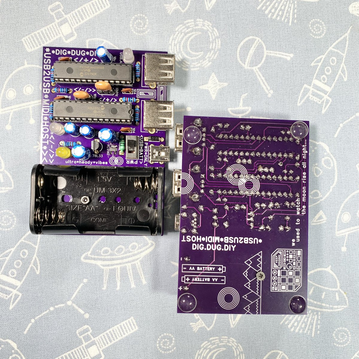 and i miss u..
like the deserts miss the rain…☔️
@ digdugDIY.etsy.com
🌊🎷🌝☔️
• MODDED ROLAND P6
• LOFI DREAMS v3
• SOUNDWAVE III
• HEAVY are the ECHOES &amp; OCEANS
• ULTRAMAGNETIC
• THE WEIGHT
• TAMAGOTCHI PARADISE
• MOONWALKER SUPREME
• OG TAPEDECK
• DIGITAL SURF