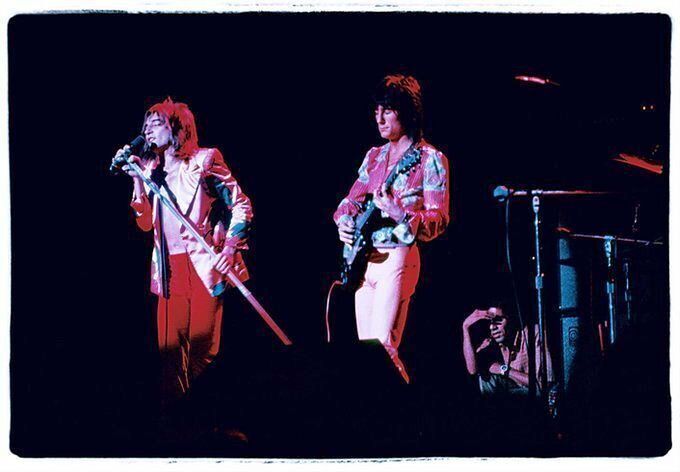 crockpics's tweet photo. Rod Stewart and Ronnie Wood with The Faces on stage at the Filmore East, 1971 Photo by Amalie Rothschild https://t.co/kpD1she3Qe