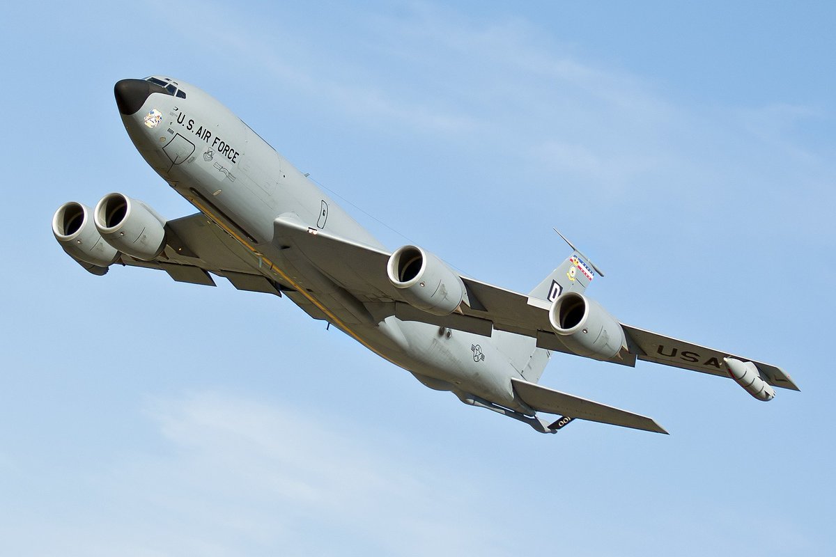warsurv's tweet photo. 🇺🇸💥✈️

A U.S. KC 135 Stratotanker refueling aircraft has reportedly crashed in western Iraq, with rescue operations now underway.

Source: CBS https://t.co/ZbSwfmCNCD