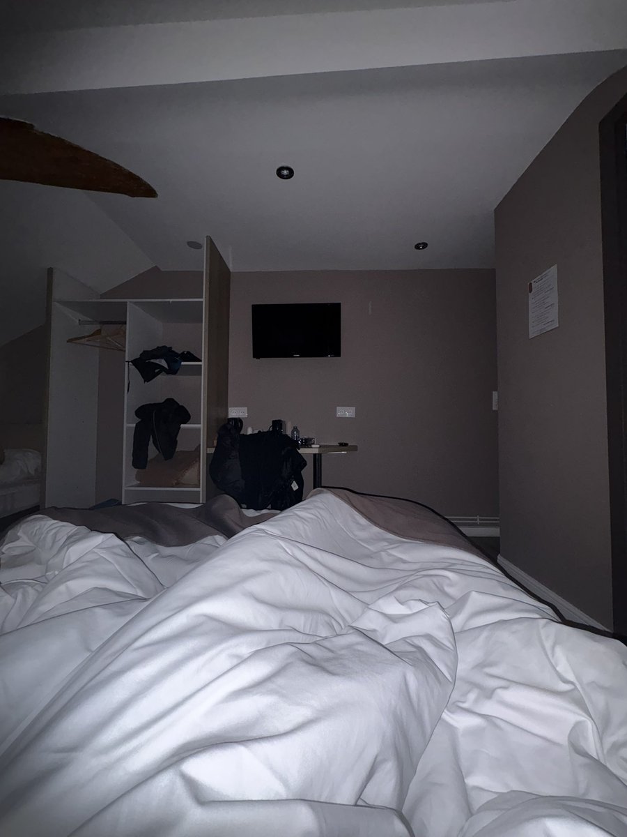 LounaNeves's tweet photo. Jvie de réserve un hôtel 🏨qui veux me rejoindre?
#soumis #moneyslave #fitichiste #cashslave #moneymiss #cashpig #pied https://t.co/psnqFZIVce
