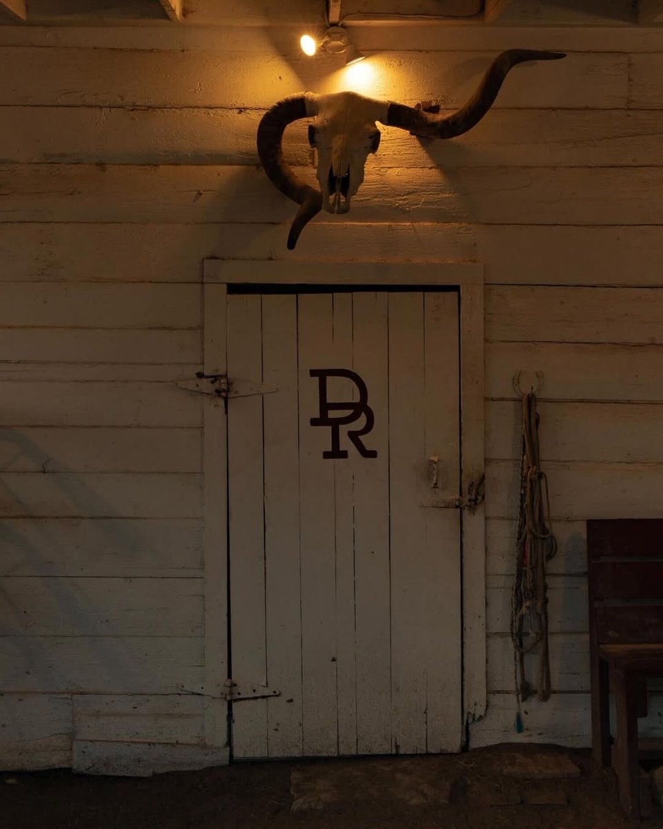 اول بوستر تشويقي للمسلسل الجديد المشتق من
عالم Yellowstone بعنوان Dutton Ranch الذي
يحكي قصة بيث و ريب بعد نهاية العمل الاصلي 😍!