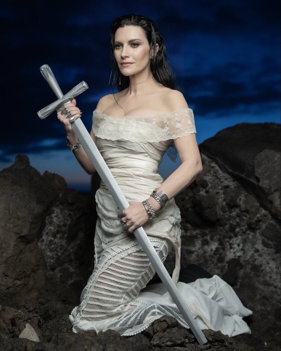 Laura Pausini tweet media