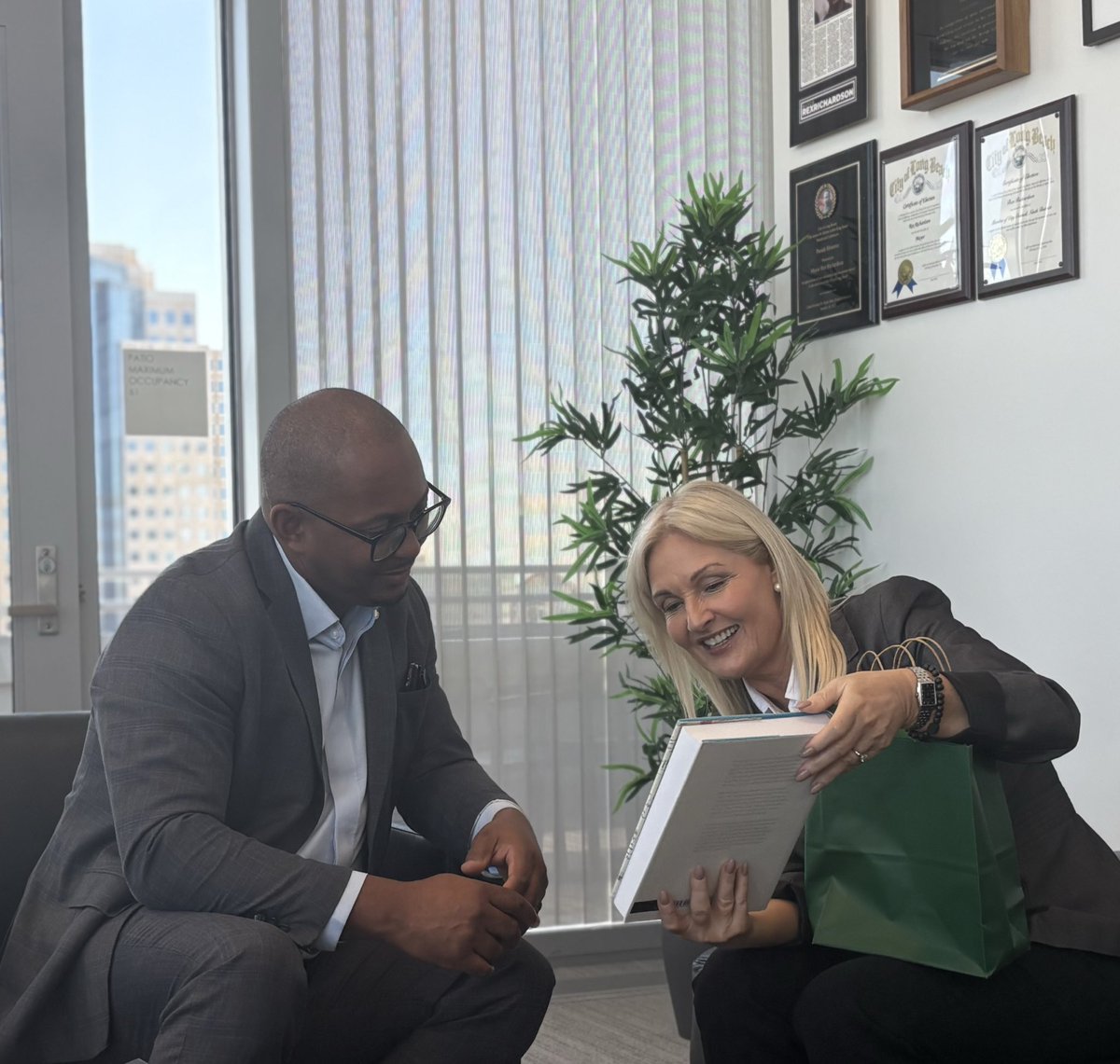 Consulate General of Ireland, Los Angeles tweet media