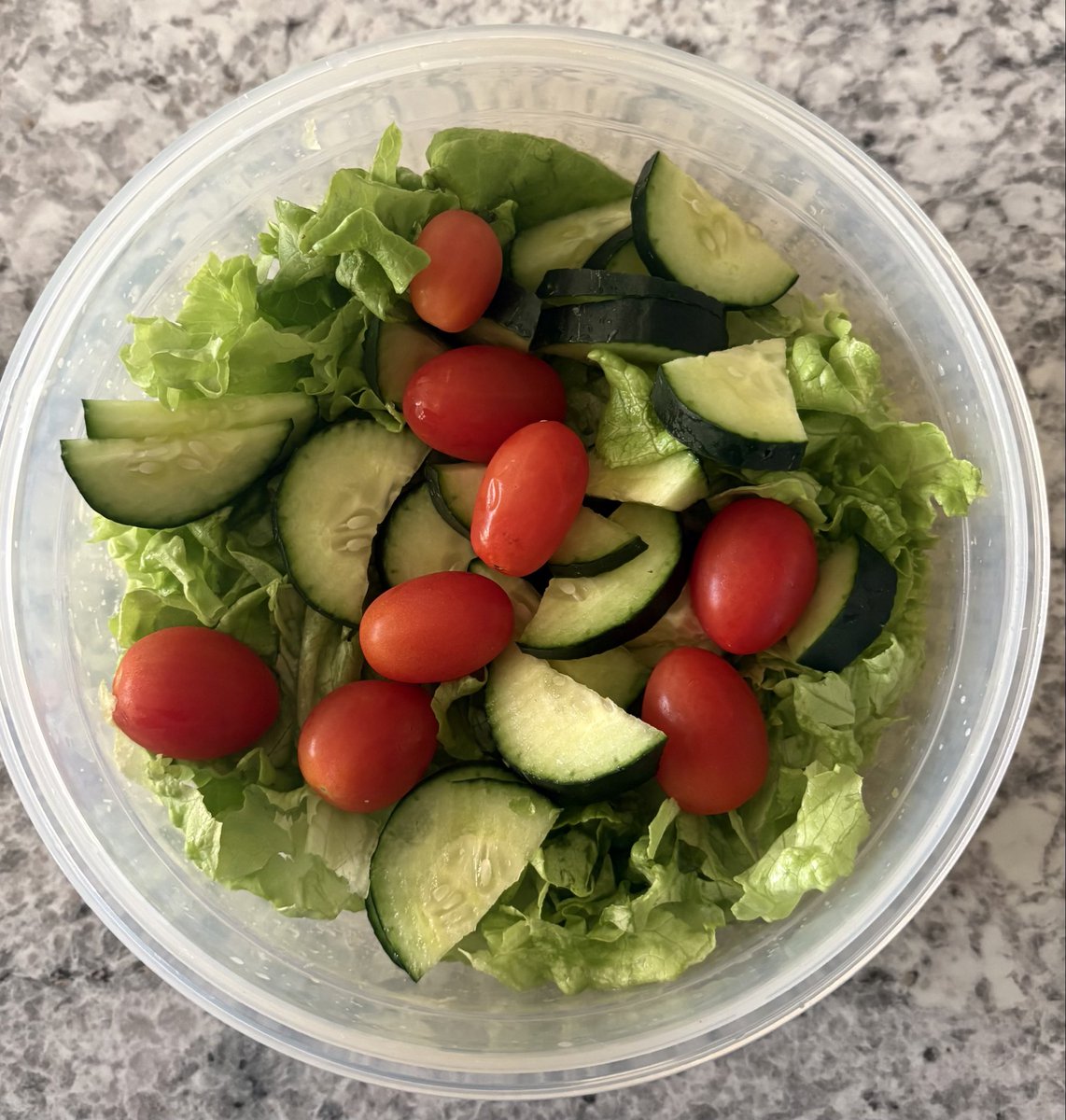 QueenHart1's tweet photo. A simple salad for dinner. https://t.co/OfYUjpCF11