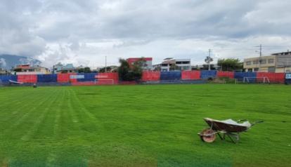 ElNacionalOyS's tweet photo. En caso que no haya acuerdo de pago y rematen el complejo de El Nacional 
Las sedes para entrenar 
-Instalaciones de ESPE 
-Parque La Carolina 
-Complejo Ney Mancheno 
Descendieron al club en el 2020 y ahora lo quieren rematar 😫 https://t.co/1JxwRyz2Xj