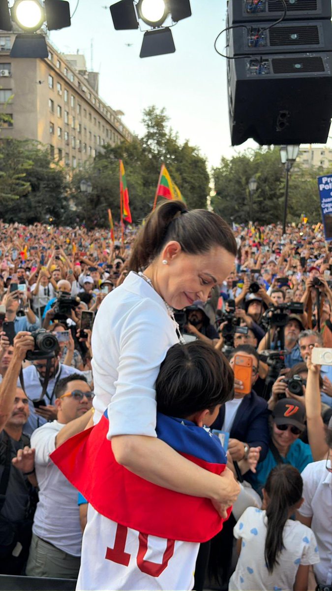Naky's tweet photo. María Corina Machado en Chile.
-tú sabes, motivos de fuerza mayor- https://t.co/gO5uFSlx5a