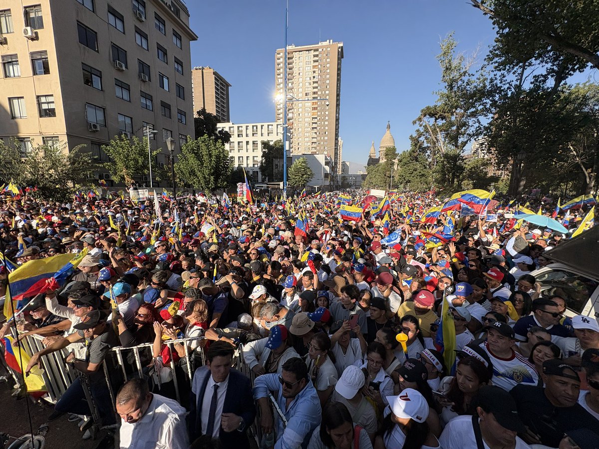 Naky's tweet photo. María Corina Machado en Chile.
-tú sabes, motivos de fuerza mayor- https://t.co/gO5uFSlx5a