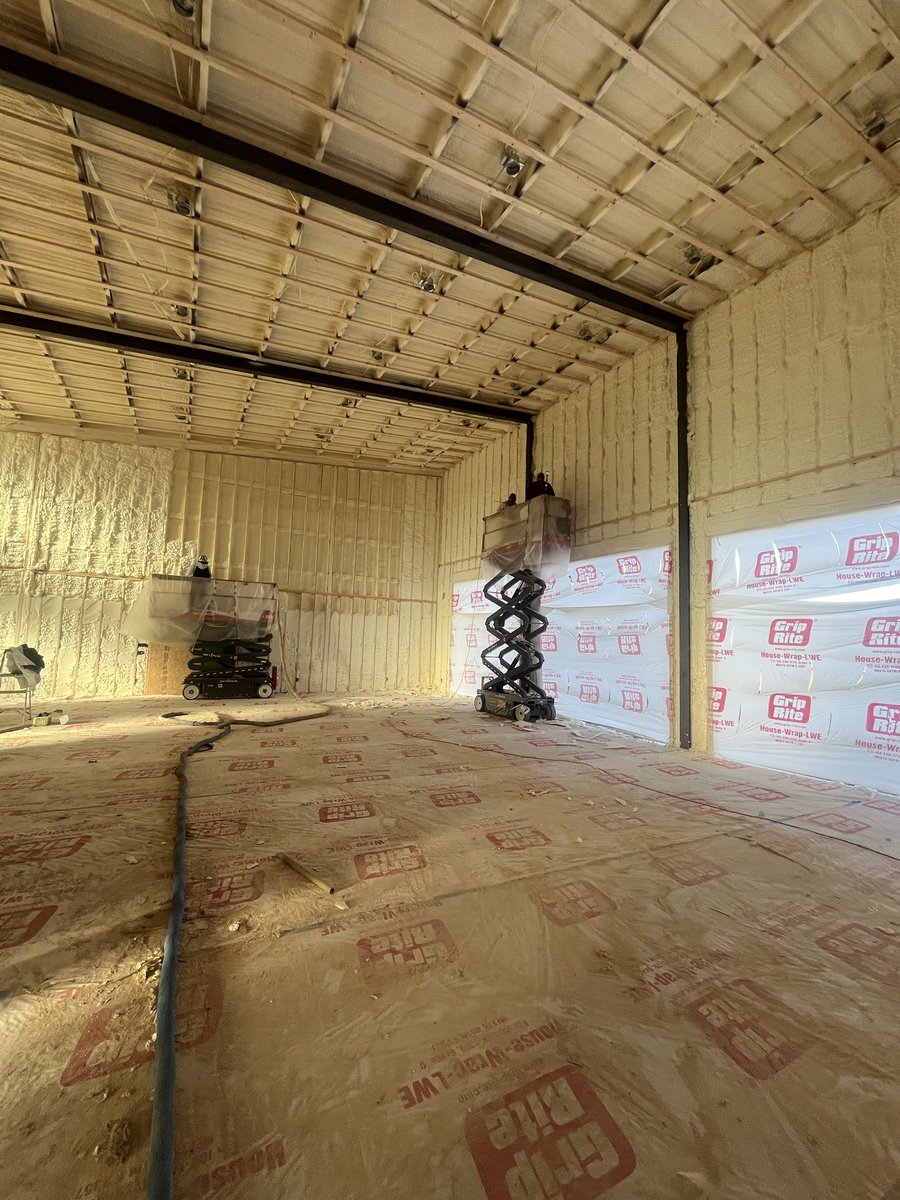 Spray_Foam_Pro's tweet photo. We are making quick work in this large metal building. With 1” closed cell and 4” of open cell on top. This pickleball court will be ready soon. https://t.co/CLHQoEicbz