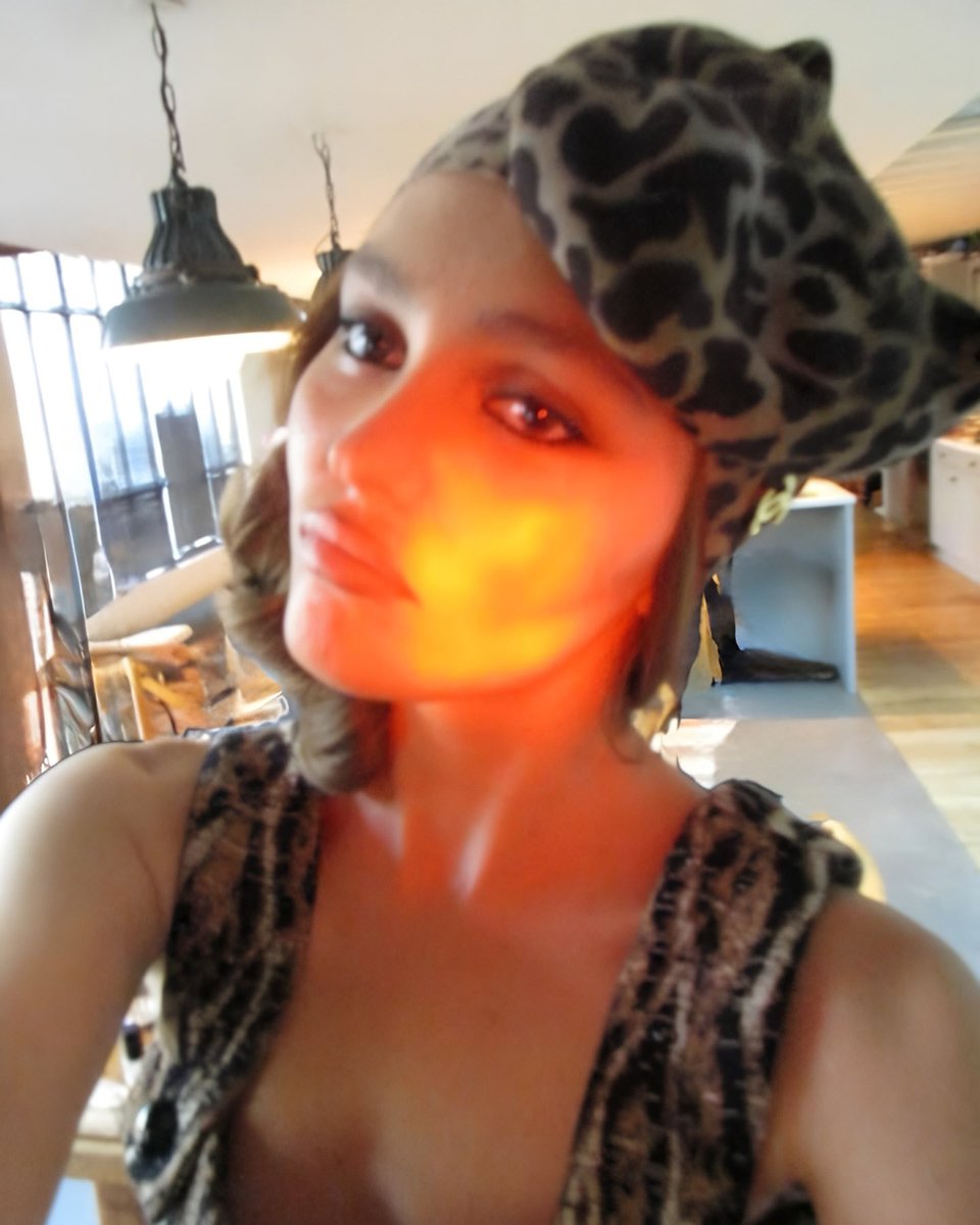 Lily-Rose Depp Updates tweet media