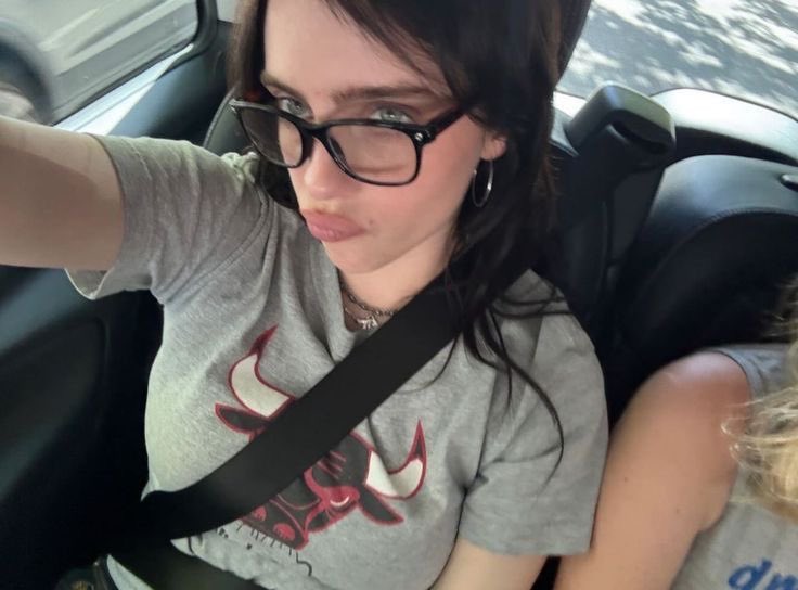 billie archive tweet media