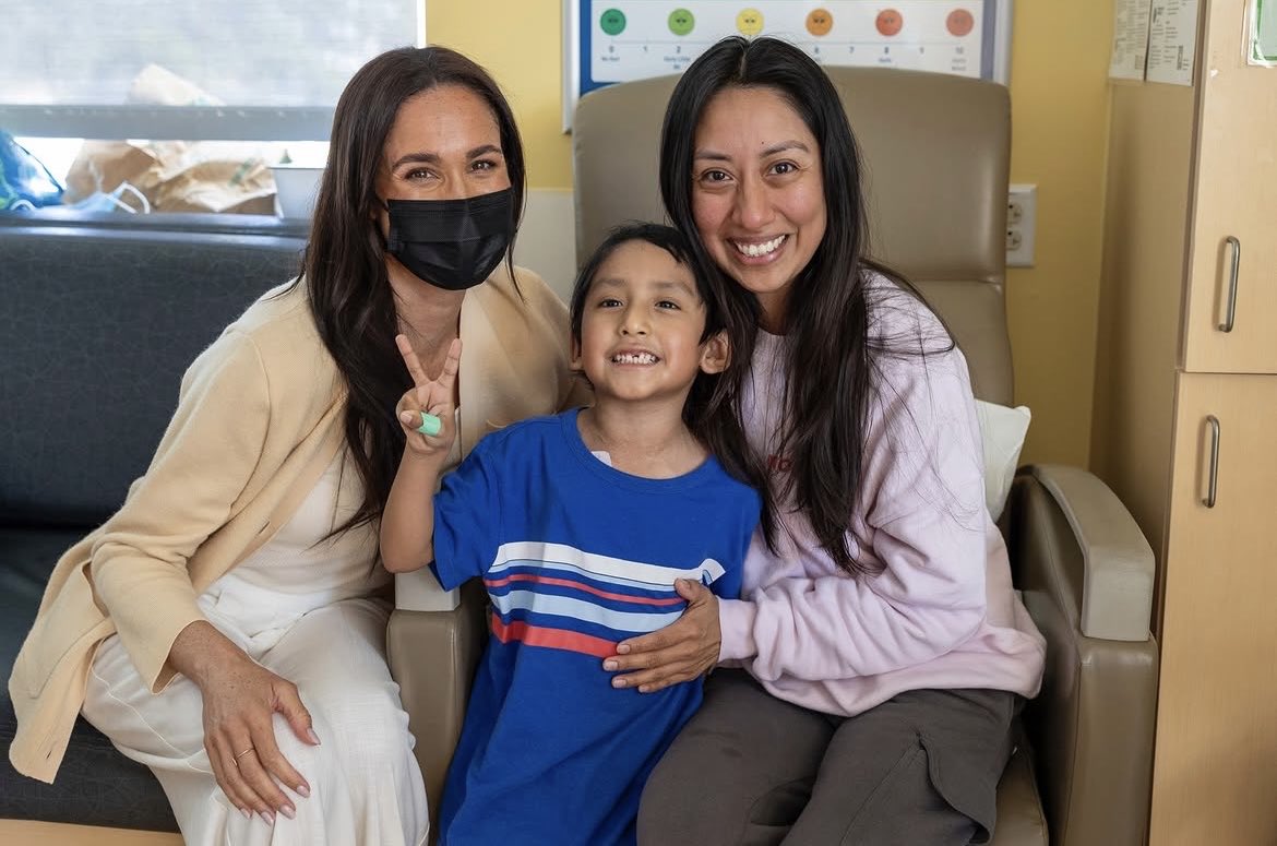 Coolgirlk22's tweet photo. The Duchess of Sussex visited the Children’s Hospital Los Angles as part of the hospital #MakeMarchMatter their month’s long fundraising campaign supporting care,research and innovation. https://t.co/PYdOjsjmNC