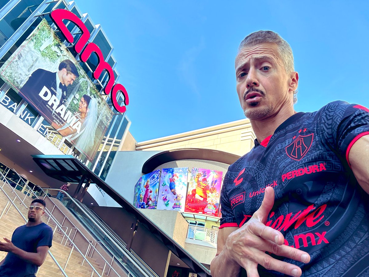 ErickWeber's tweet image. Now decibeling #undertone at AMC 16 in Prime 🔉

LIVE reax to follow on #MMT🌕

Hype is BIG here, can this film live up?