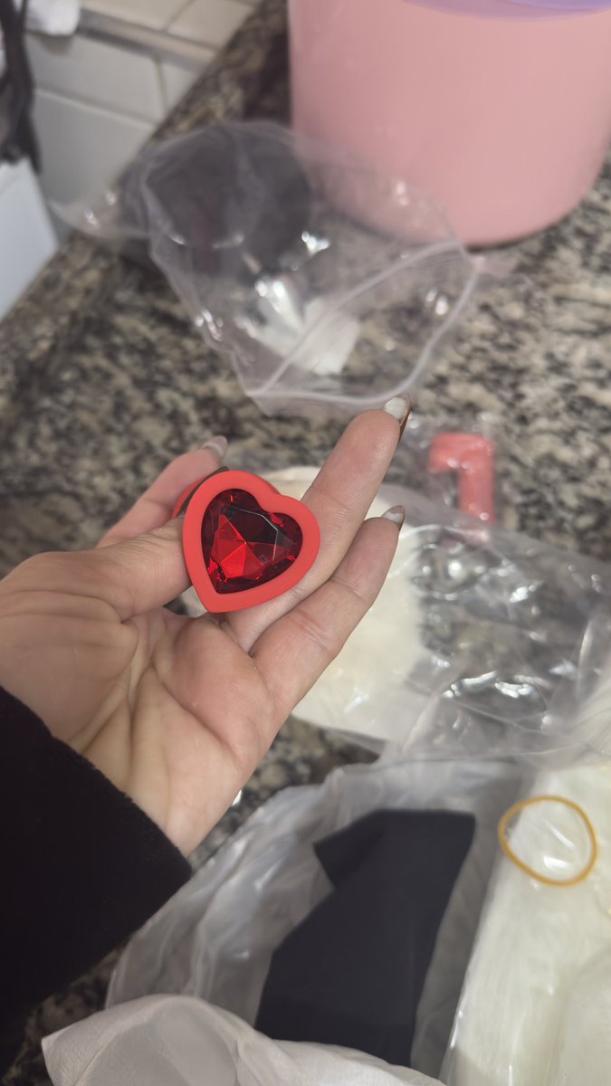 Bella Kns tweet media