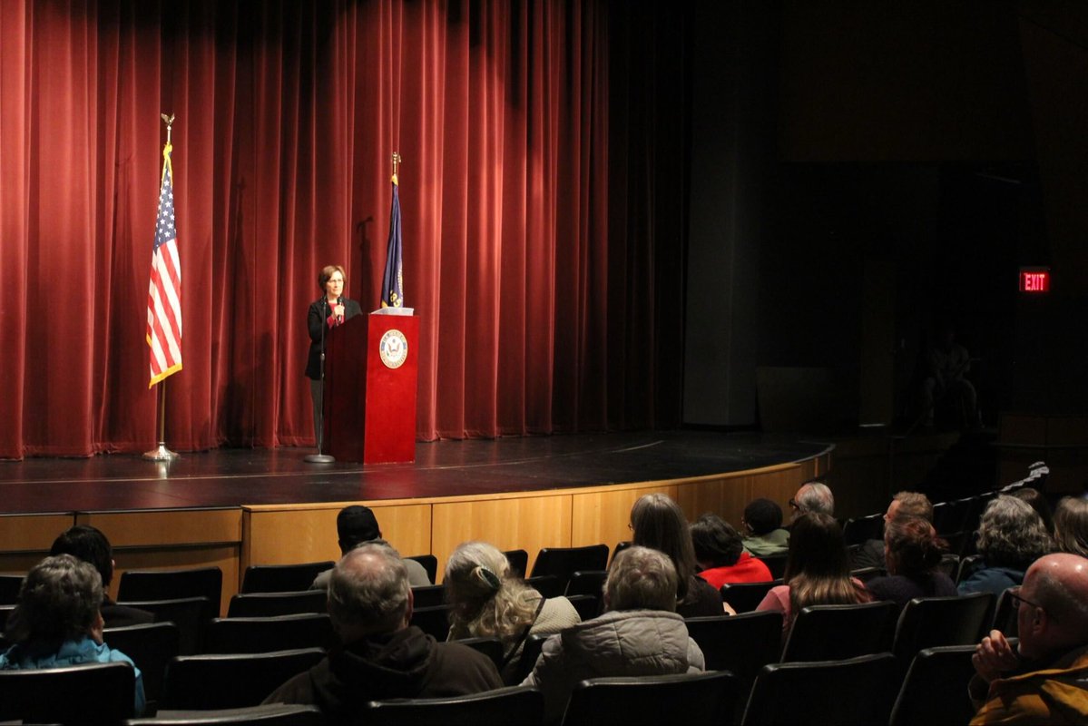 Suzanne Bonamici tweet media