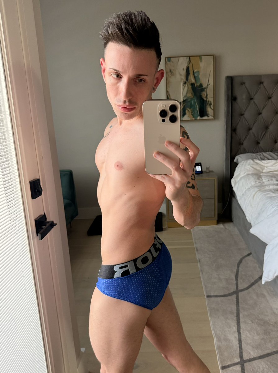 Tiny Twink 💋 tweet media