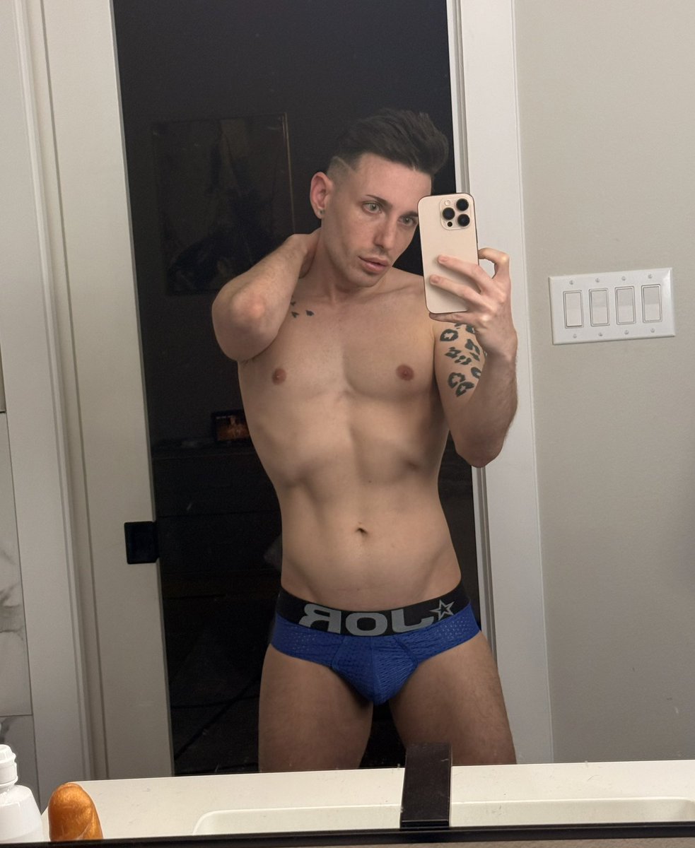 Tiny Twink 💋 tweet media