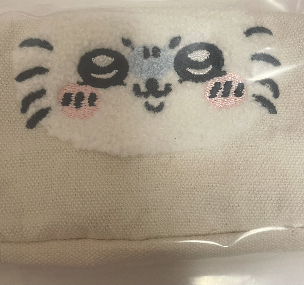 ynncx18's tweet photo. ちいかわ 交換 もこもこポーチ 

譲  モモンガ
求  ちいかわ

郵送希望📮
送料削減の為、袋から開封し防水加工をして発送いたします。開封済みですが完全未使用です。

お気軽にお声掛けください🙇🏻‍♀️✨ https://t.co/ctZeKZTq7G
