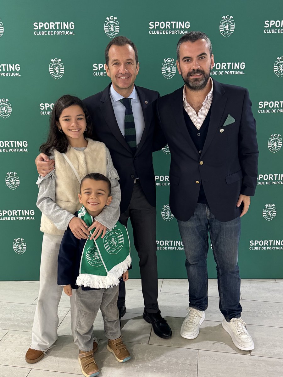 Os Sportinguistas mereciam, hoje,um debate com qualidade e nível superior ao do jogo de ontem.
Ser Presidente do <a href="/SportingCP/">Sporting CP</a> exige um respeito e responsabilidade pelo cargo que não se coaduna com o nível rasteiro para o qual foi empurrado o debate.
Sábado,voto Frederico Varandas!