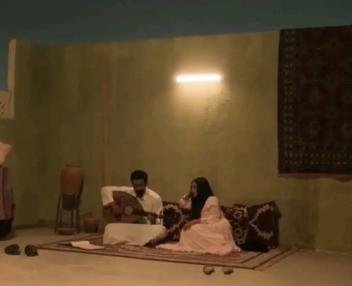 سحب على الزواج وقعد يعزف لها
حركه اقيمها 100000/100000❣️✨