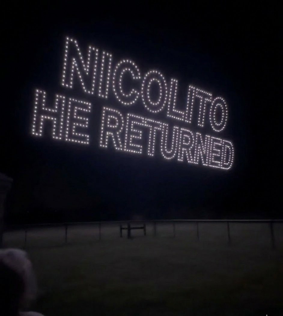 Este rollout me está matando 😭✌️ osea Kanye conoce a nicolito