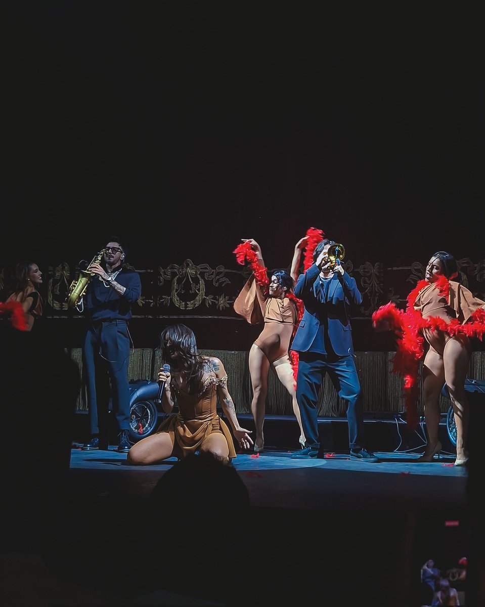 Laleshka 🌳💜 tweet media