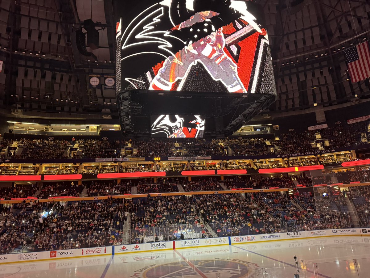 Can I get a Go Sabres!! ❤️🖤🖤⚔️