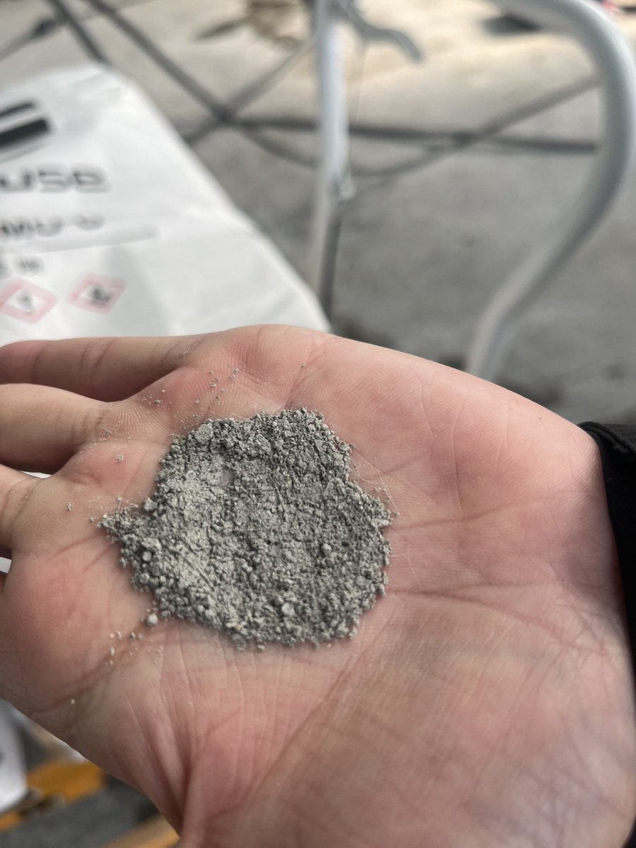 mizuhokensetsu's tweet photo. 3Dプリンターで大型ブロック製造現場に潜入⛑️
#Polyuse さんの3Dプリンター、長野県の #オーイケ さんの工場でした🦺こらから静岡県に搬入されるそうです。
お忙しい中、ご対応いただきありがとうございました🙇🏻♂️
#建設
#土木
#3Dプリンター
#Polyuse https://t.co/nCEnciW20R