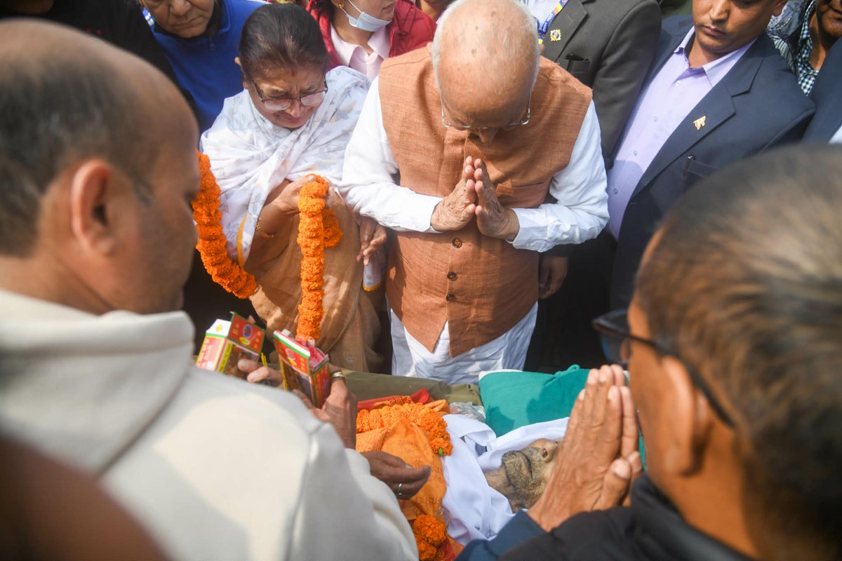 ekantipur_com's tweet photo. नेकपा एमालेका अध्यक्ष केपी शर्मा ओली भक्तपुरको गठ्ठाघरस्थित कोरियन अस्पतालमा पुगेका छन्। 

उनका पिता मोहनप्रसाद ओलीको ९७ वर्षको उमेरमा आज बिहान त्यही अस्पतालमा निधन भएको थियो।

उनको आजै पशुपति आर्यघाटमा दाहसंस्कार गरिने  छ। तस्बिरः दीपक केसी/कान्तिपुर https://t.co/giLuSpkGKj