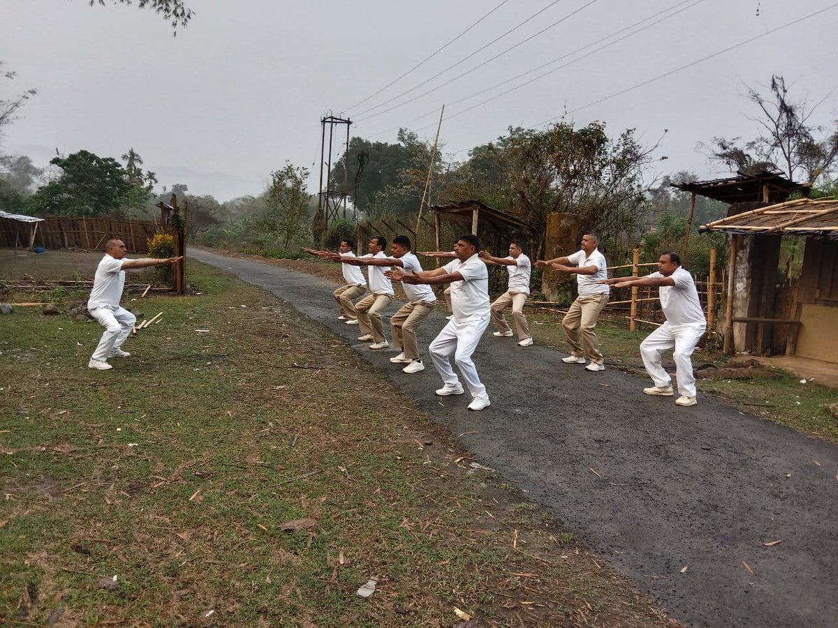 48bnCrpf's tweet photo. A strong start sets the pace for the day. Morning PT at 48 Bn CRPF focused on endurance, agility and collective motivation, reinforcing a culture of fitness and readiness among personnel. #48BnCRPF #CRPF #MorningPT #FitForce #ForceReadiness 🇮🇳 https://t.co/UP0xnrsJU2