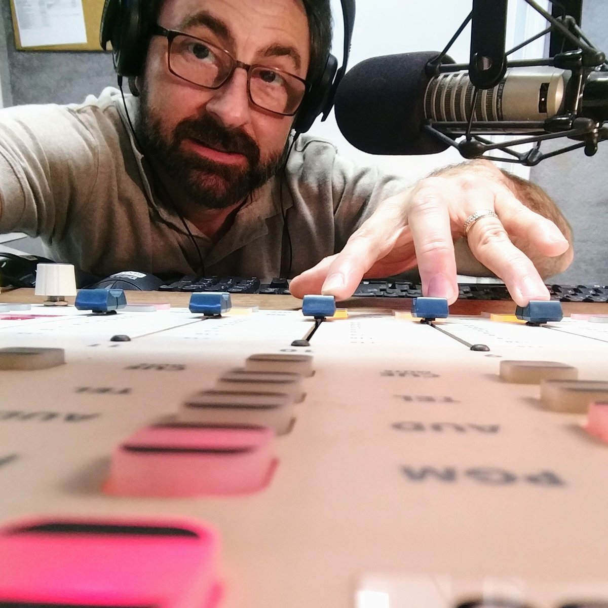 Sean Spence running a hot mixing board for you. Listen for these highlights Sunday on MAX 93.5 FM from 9am to Noon...
* Comedian Adam Sandler playing "Knockin' on Heaven's Door"
* An appeal to wear ya Max gear to the 3/31 Dylan concert at BSU
* Your Max Pen Pal Sean@MaxRocks.net