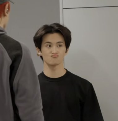 แทยงบับเบิ้ลมาว่า
- วันนี้เป็นวันที่แก๊งลูกมารวมตัวกัน
- คึคึ
- ท่านยูตะมาเยือน
- ลูกหมูคนเล็กยุ่งๆ
- เลยรวมตัวกันแค่ลูกหมูตุวโต

/ มะอู้ดเร้กบินไปจีนเลยไม่ได้รวมตัวกับพี่ๆลูกหมูเลย 5555555555555