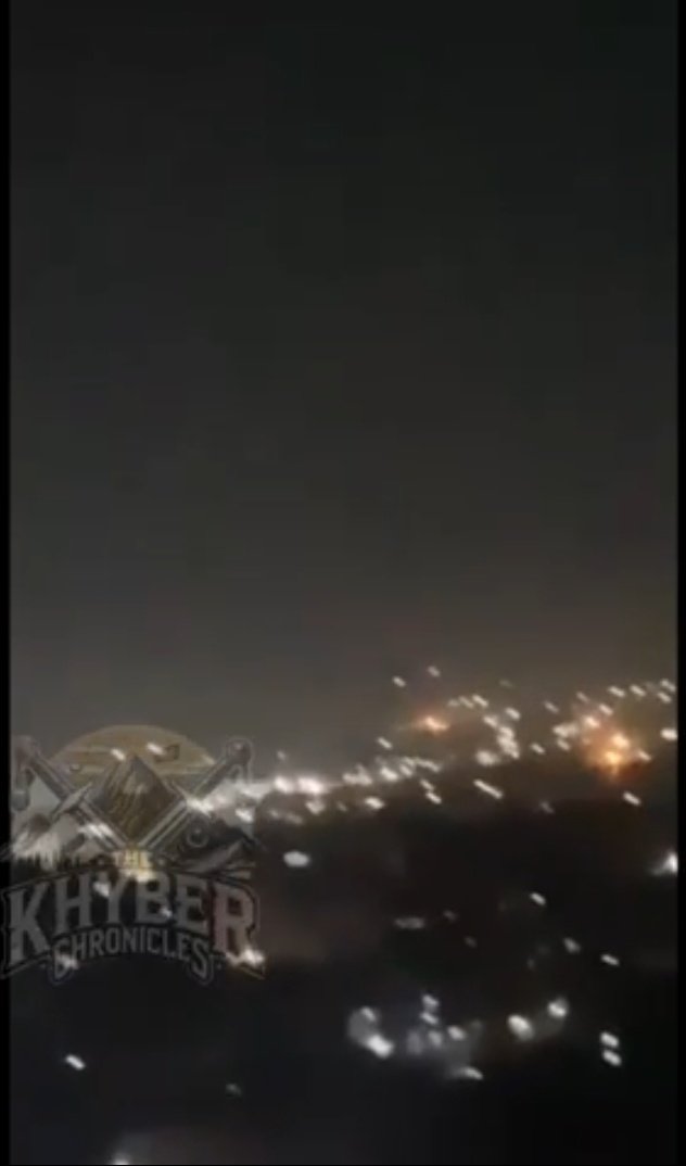 Huseeb59's tweet photo. فتنہ الخوارج کے دہشت گردوں کے خلاف پاک فضائیہ کی کارروائی جاری ہے
#Afghanistan #Kabul #Kandhar
#Talban https://t.co/8BDeA1BF0q https://t.co/VYeXJMlQXK