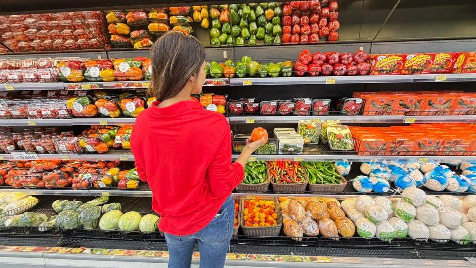 ChefShipra's tweet image. My Most favourite thing to do 😍 🛒 #shopping #vegetables #fruitlover 

What’s your Friday Plan ?